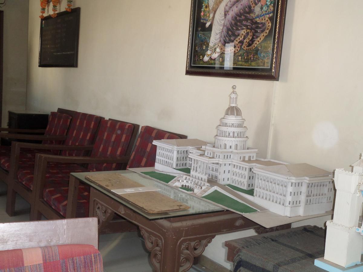 Vrindavan Lodge Sholapur Exterior foto